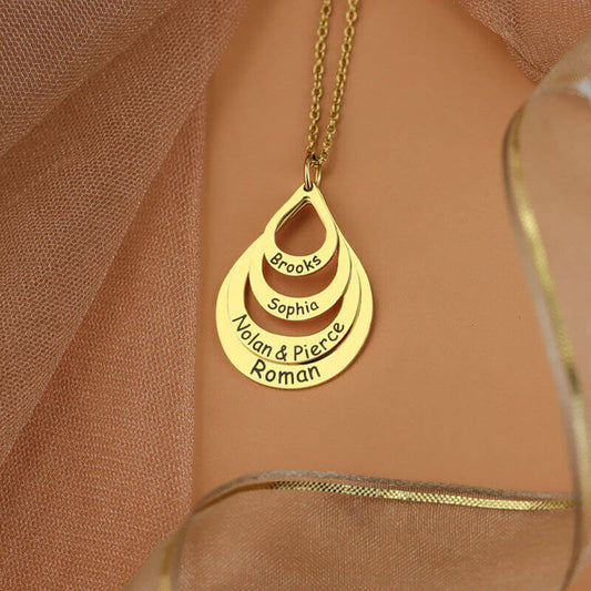 Engraved Family's Names Necklaces for Women