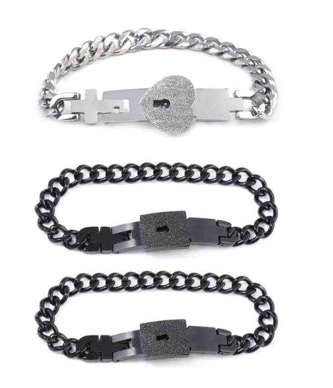 Lock Each Others Bracelets for 3 BFF