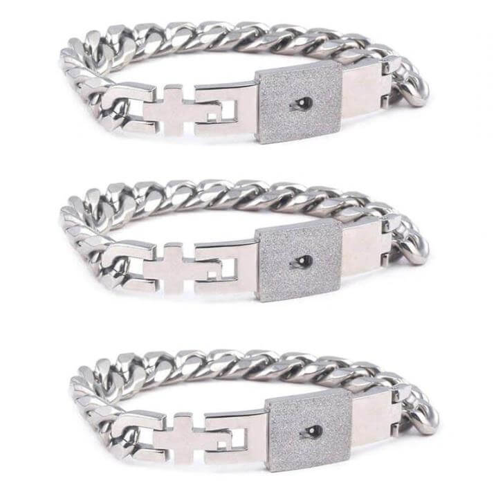 Lock Each Others Bracelets for 3 BFF